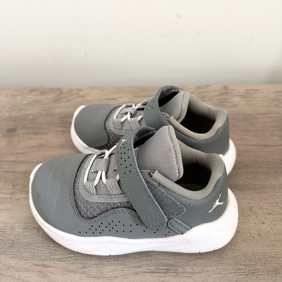 Air Jordan 11 CMFT Low Cool Gray Sneaker, Size 7c Cool Grey - Picture 3 of 6